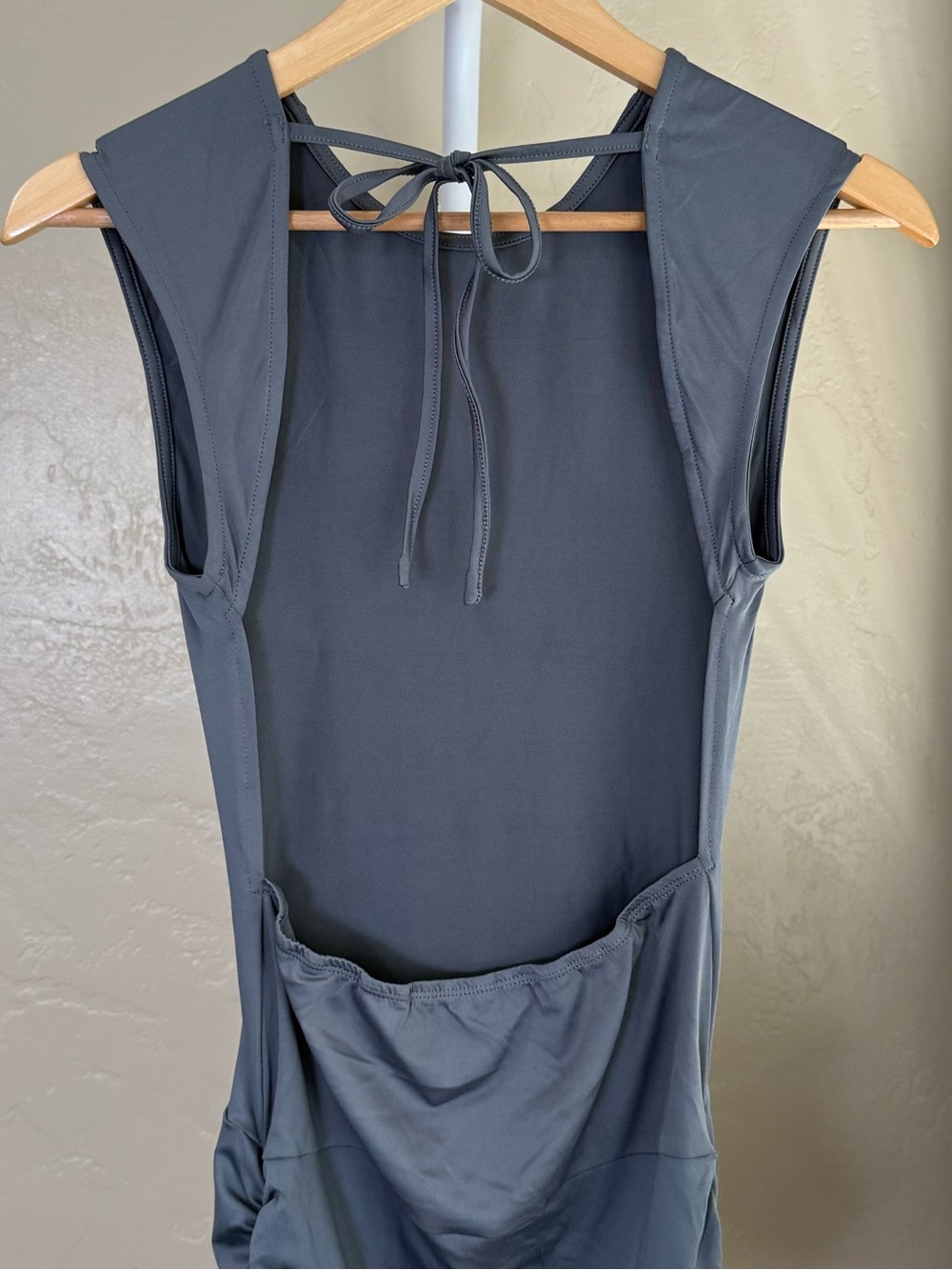 Commense Open Back Ruffle Bodycon Mini Dress Slate Gray Small NWT Ruffles - Picture 6 of 9